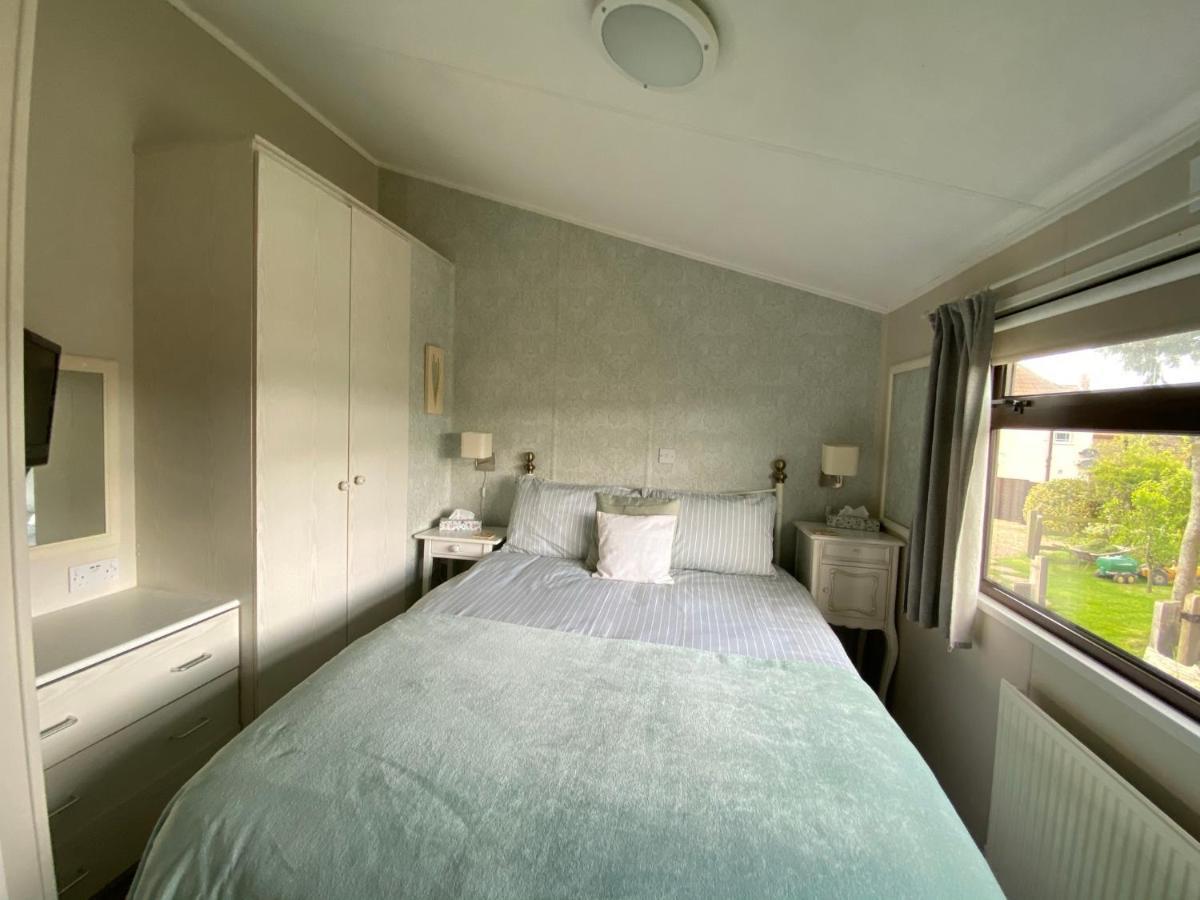 Rew Farm Country & Equestrian Accommodation - Sunrise Lodge مالكشم المظهر الخارجي الصورة
