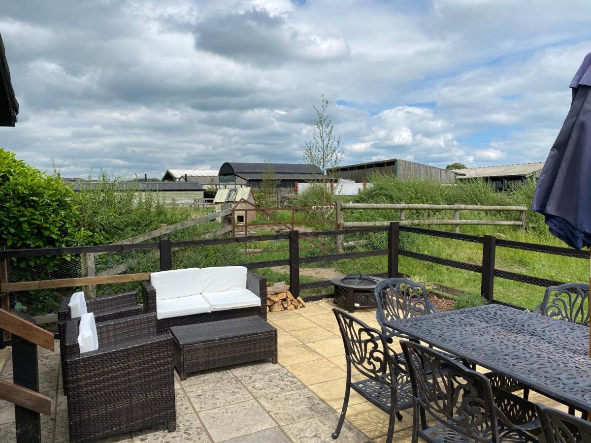 Rew Farm Country & Equestrian Accommodation - Sunrise Lodge مالكشم المظهر الخارجي الصورة