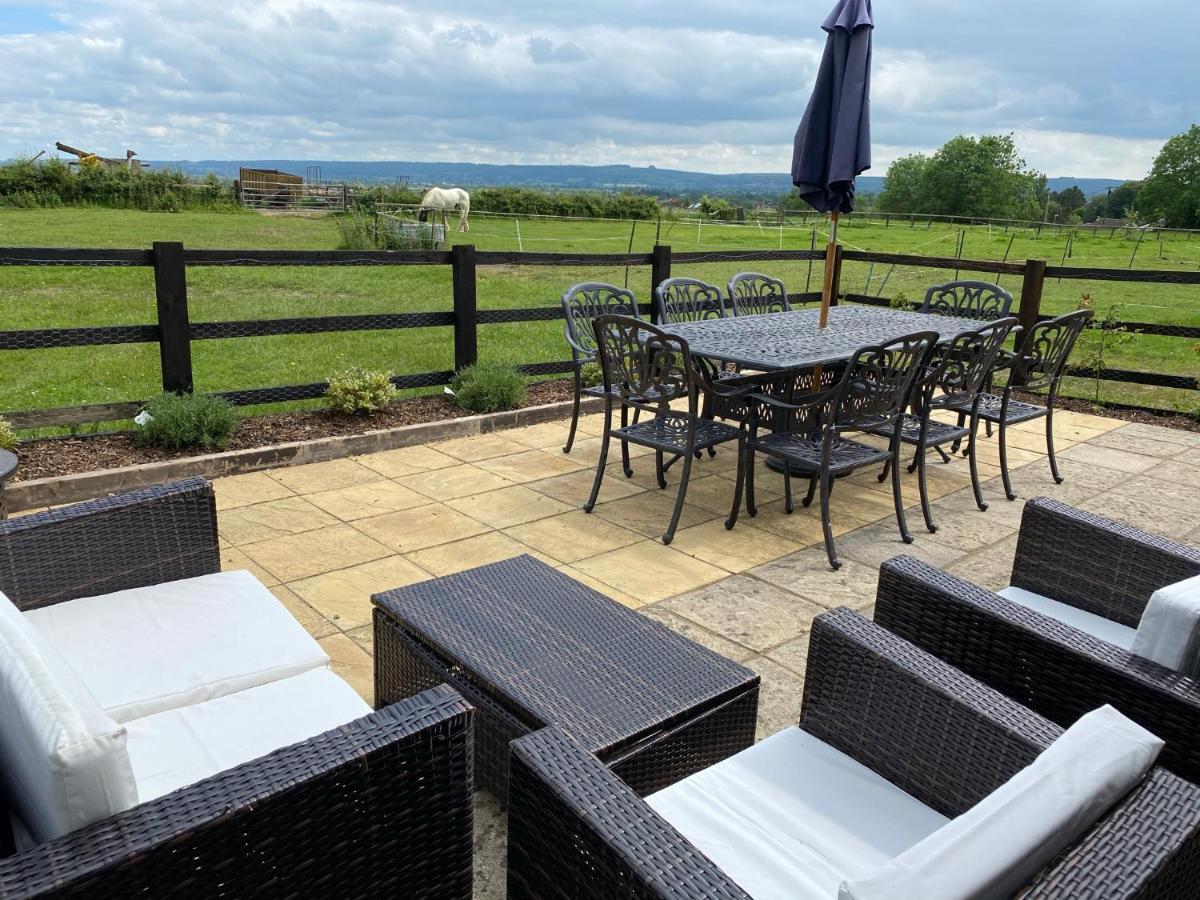 Rew Farm Country & Equestrian Accommodation - Sunrise Lodge مالكشم المظهر الخارجي الصورة