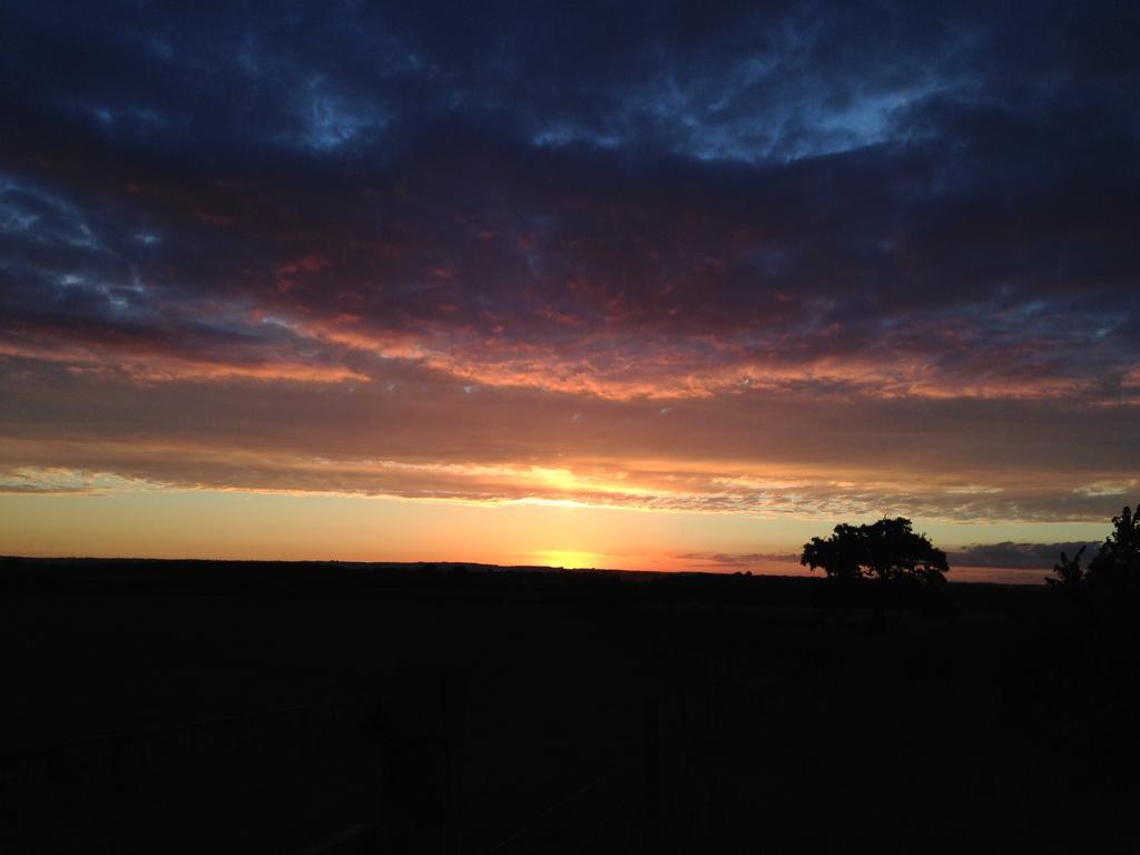 Rew Farm Country & Equestrian Accommodation - Sunrise Lodge مالكشم المظهر الخارجي الصورة