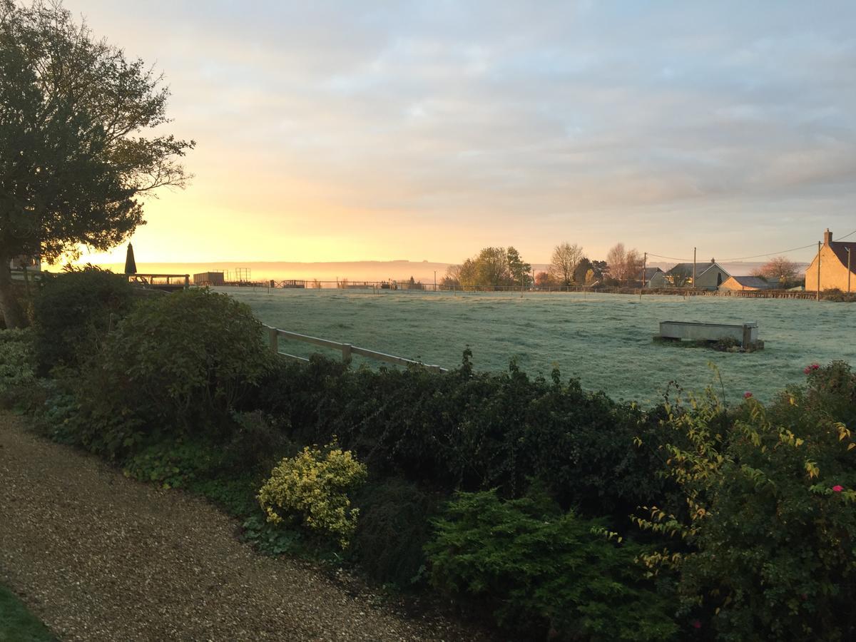 Rew Farm Country & Equestrian Accommodation - Sunrise Lodge مالكشم المظهر الخارجي الصورة